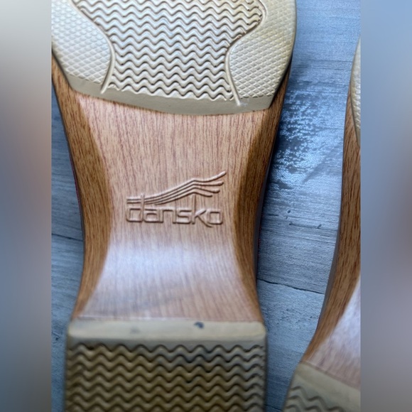 DANSKO Women Sela Red Metallic Crinkle Patent Leather Slip On Sandal,Size US 8 - Picture 6 of 9